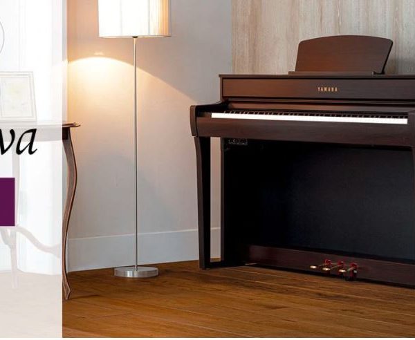 Yamaha CLP-725 Clavinova Digital Piano Box Pack